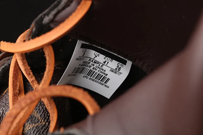 All Categories Air Jordan Jordan Series Basketball Shoes Air Jordan 1 High Air Jordan 1 AJ1 Joe 1 Donkey Brand Co-branded Customized Model #With Presbyopia Suitcase Made of Leather Exclusive Logo Covered Shoe Body Very High Style